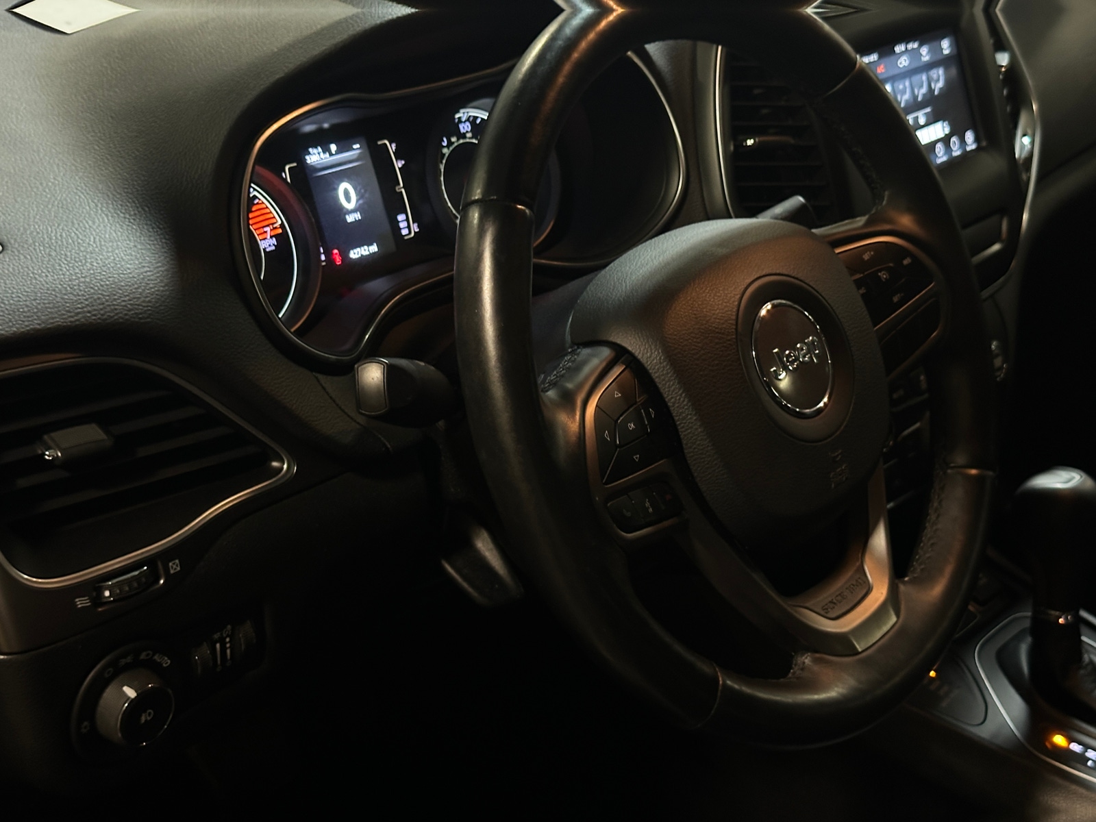 Thumbnail: 2019 Jeep Cherokee - 5