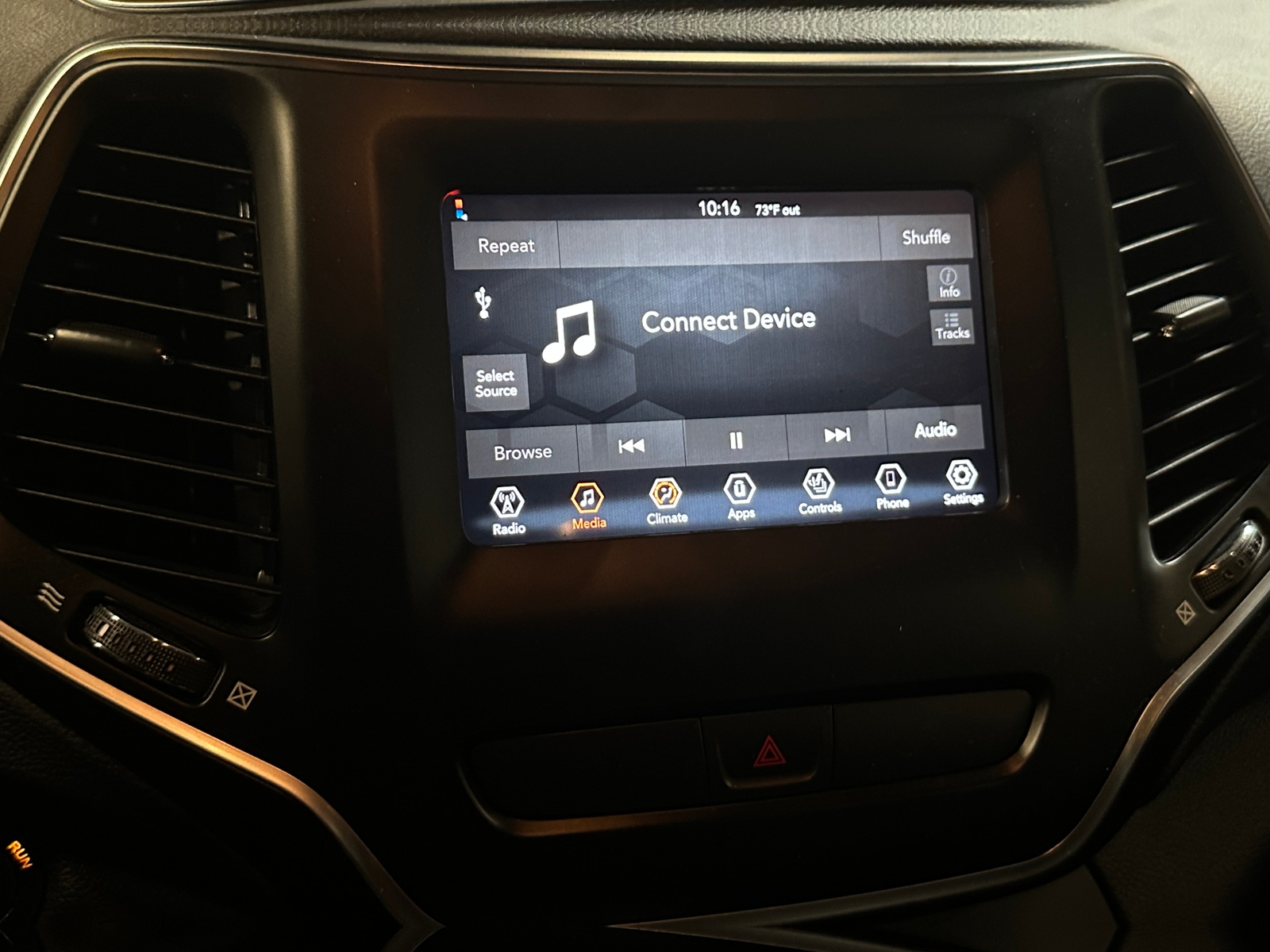 Thumbnail: 2019 Jeep Cherokee - 4