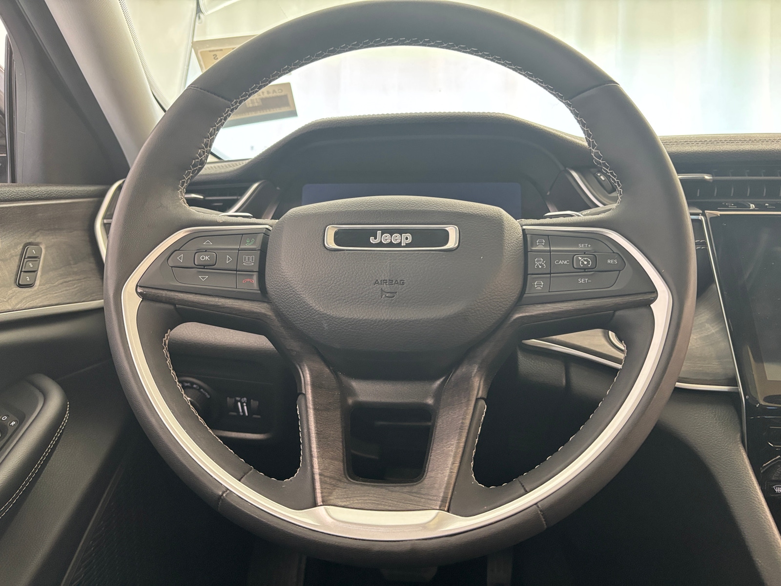 Thumbnail: 2023 Jeep Grand Cherokee - 4