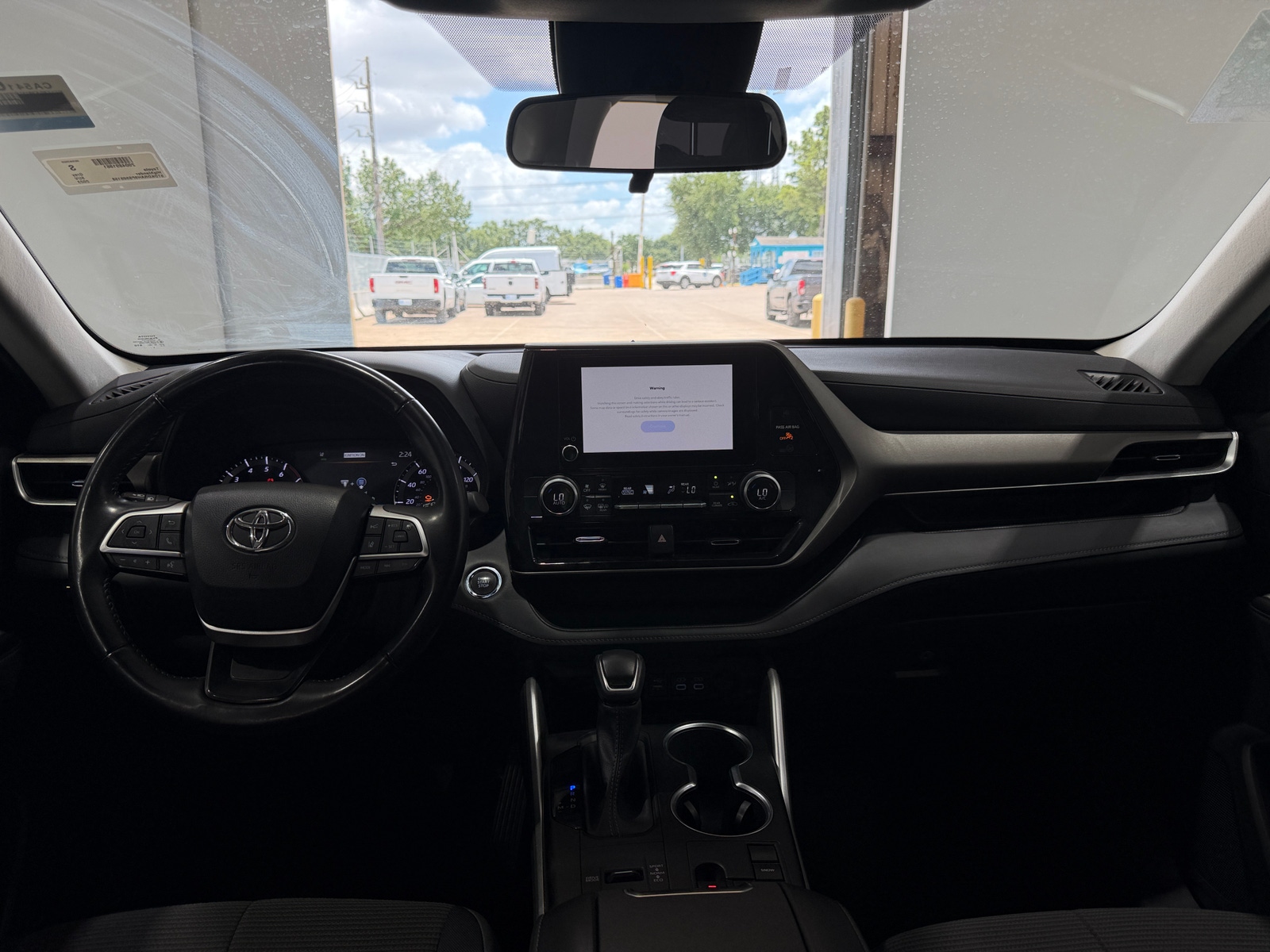 Thumbnail: 2023 Toyota Highlander - 3
