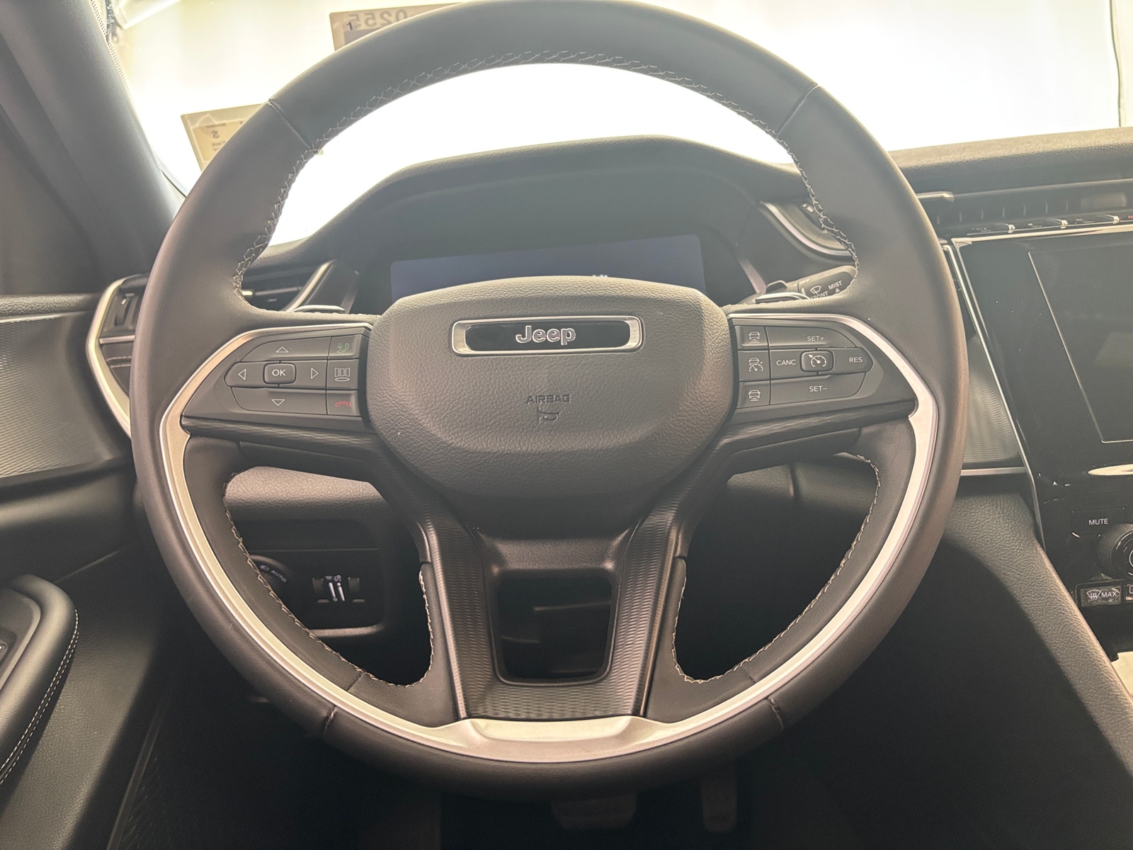 Thumbnail: 2024 Jeep Grand Cherokee L - 5