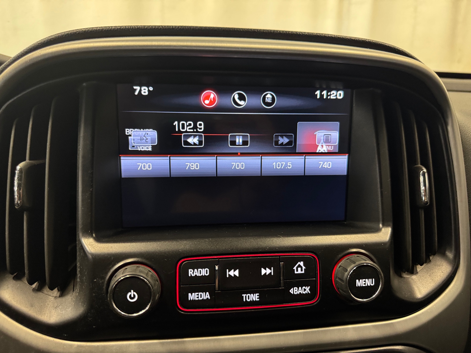 Thumbnail: 2015 GMC Canyon - 3