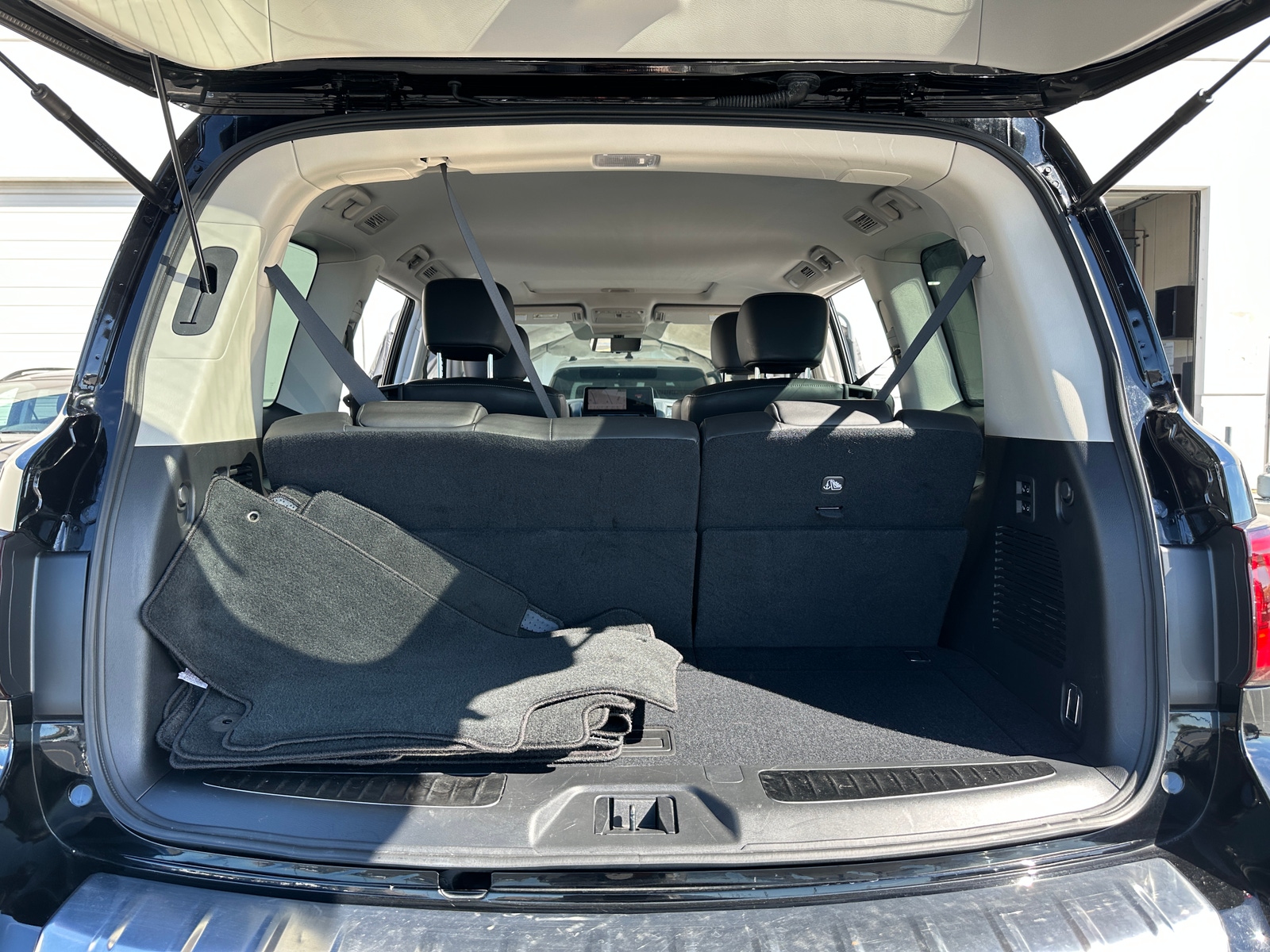 Thumbnail: 2023 INFINITI QX80 - 6