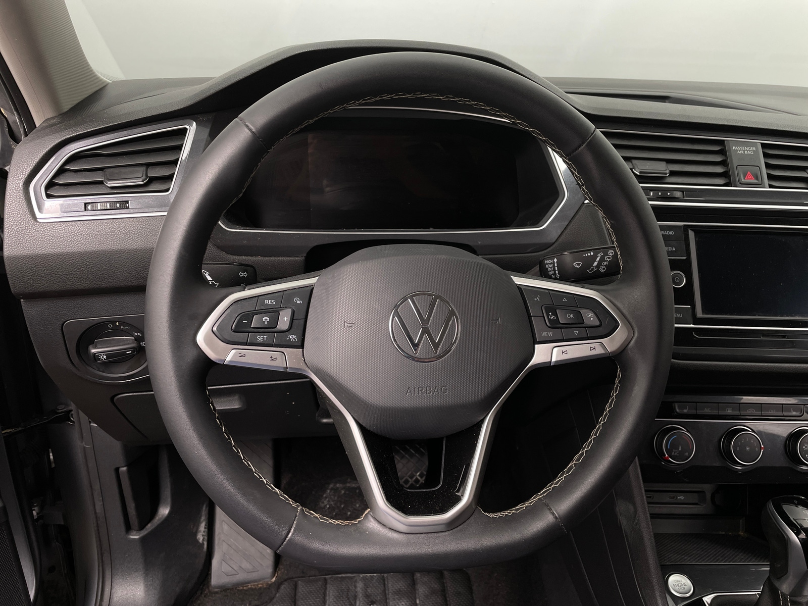 Thumbnail: 2024 Volkswagen Tiguan - 5