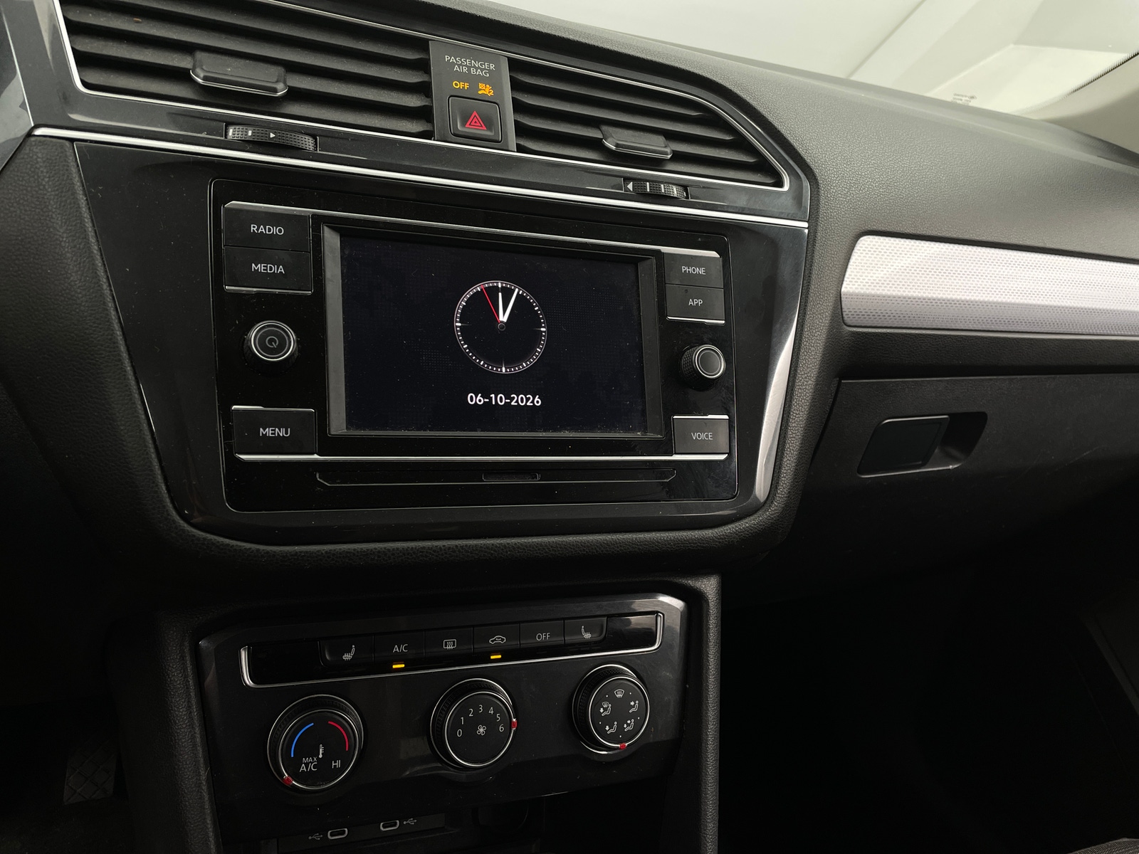 Thumbnail: 2024 Volkswagen Tiguan - 4