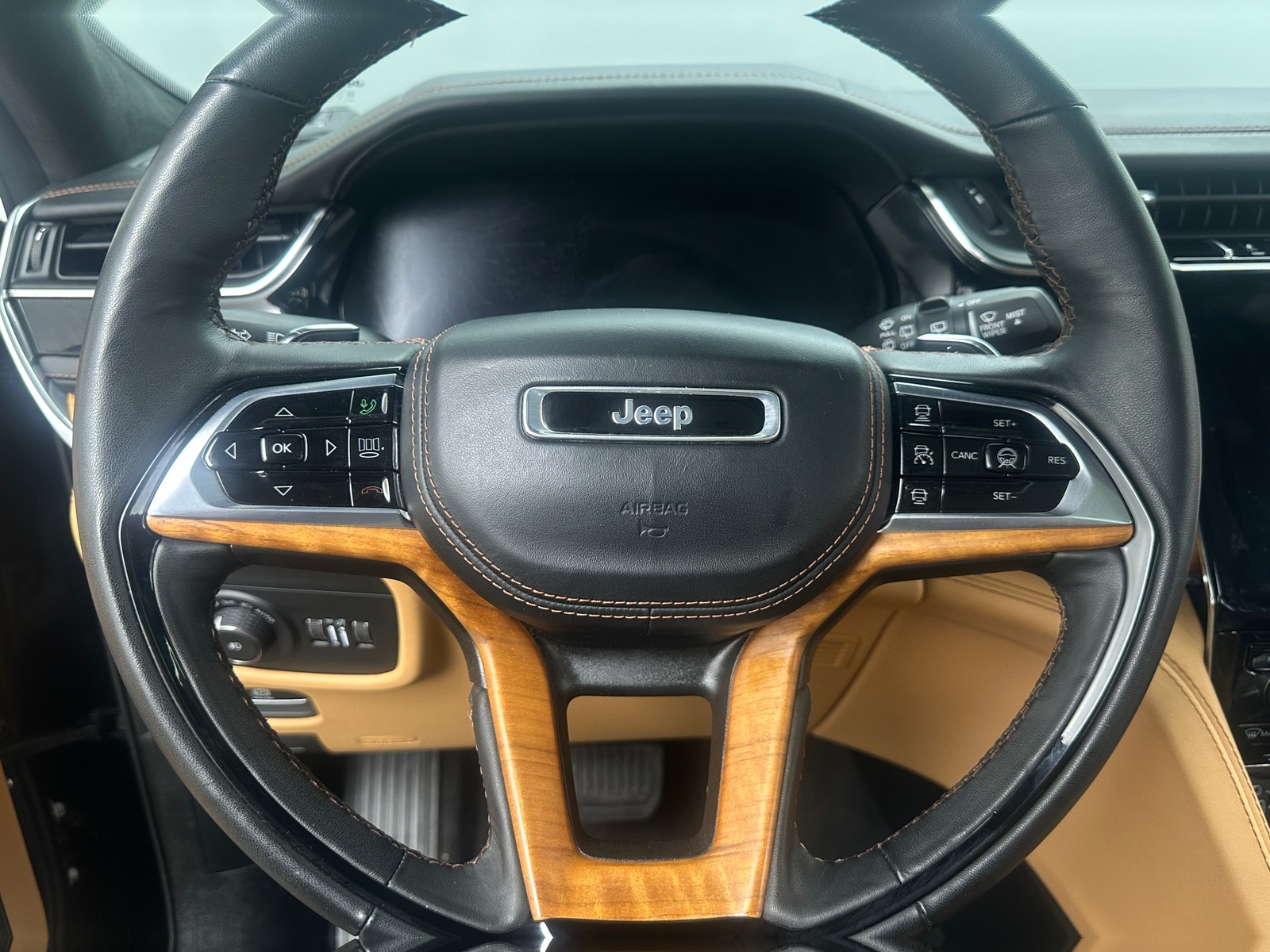 Thumbnail: 2024 Jeep Grand Cherokee L - 4