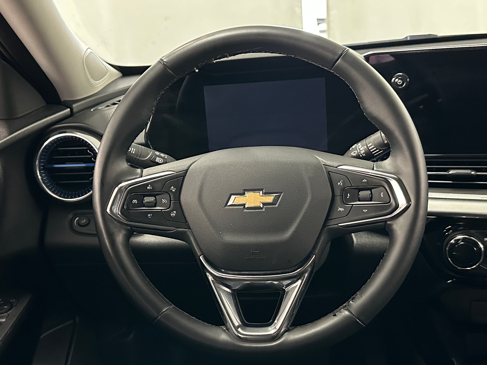 Thumbnail: 2025 Chevrolet Trax - 5