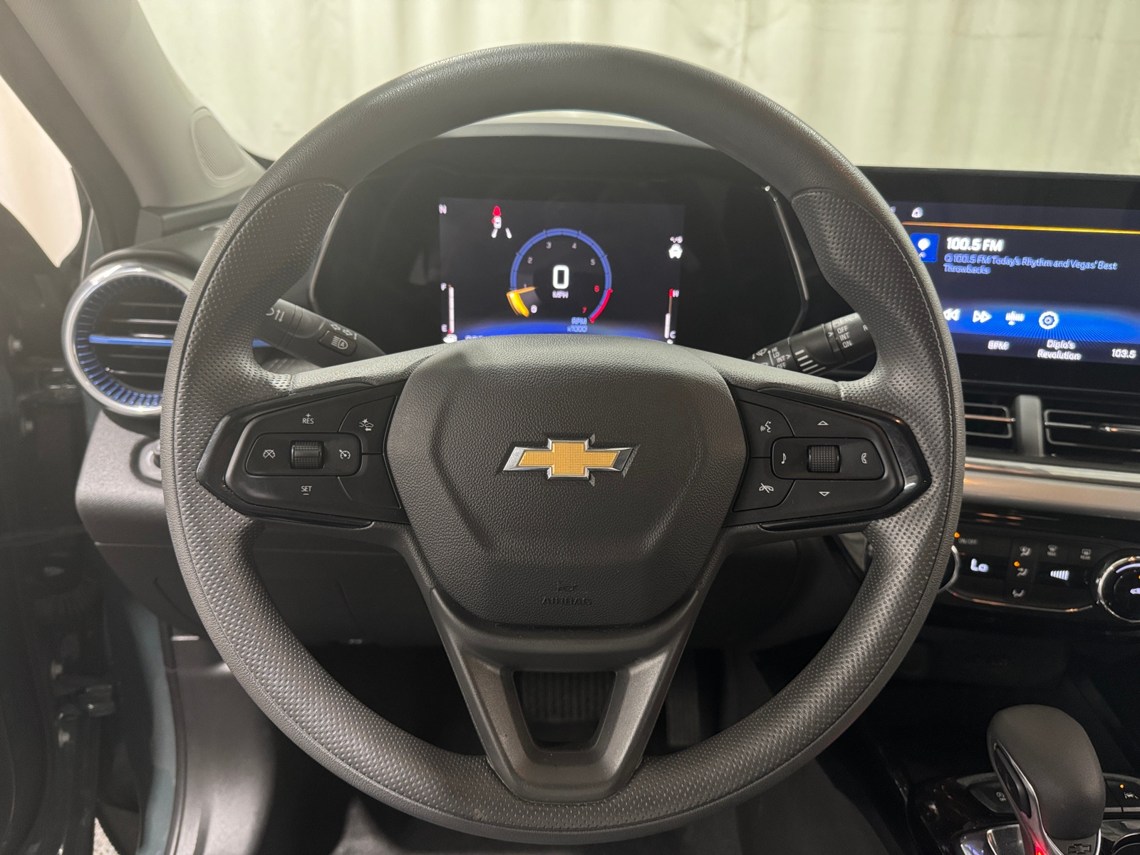 Thumbnail: 2025 Chevrolet Trax - 5