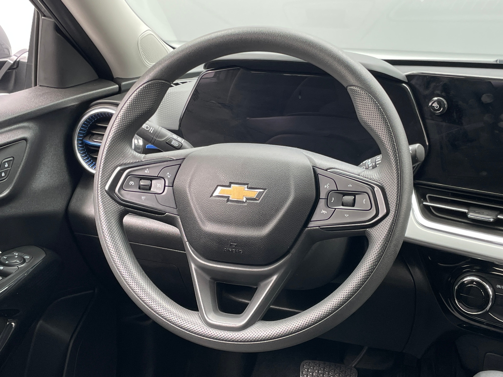 Thumbnail: 2025 Chevrolet Trax - 5
