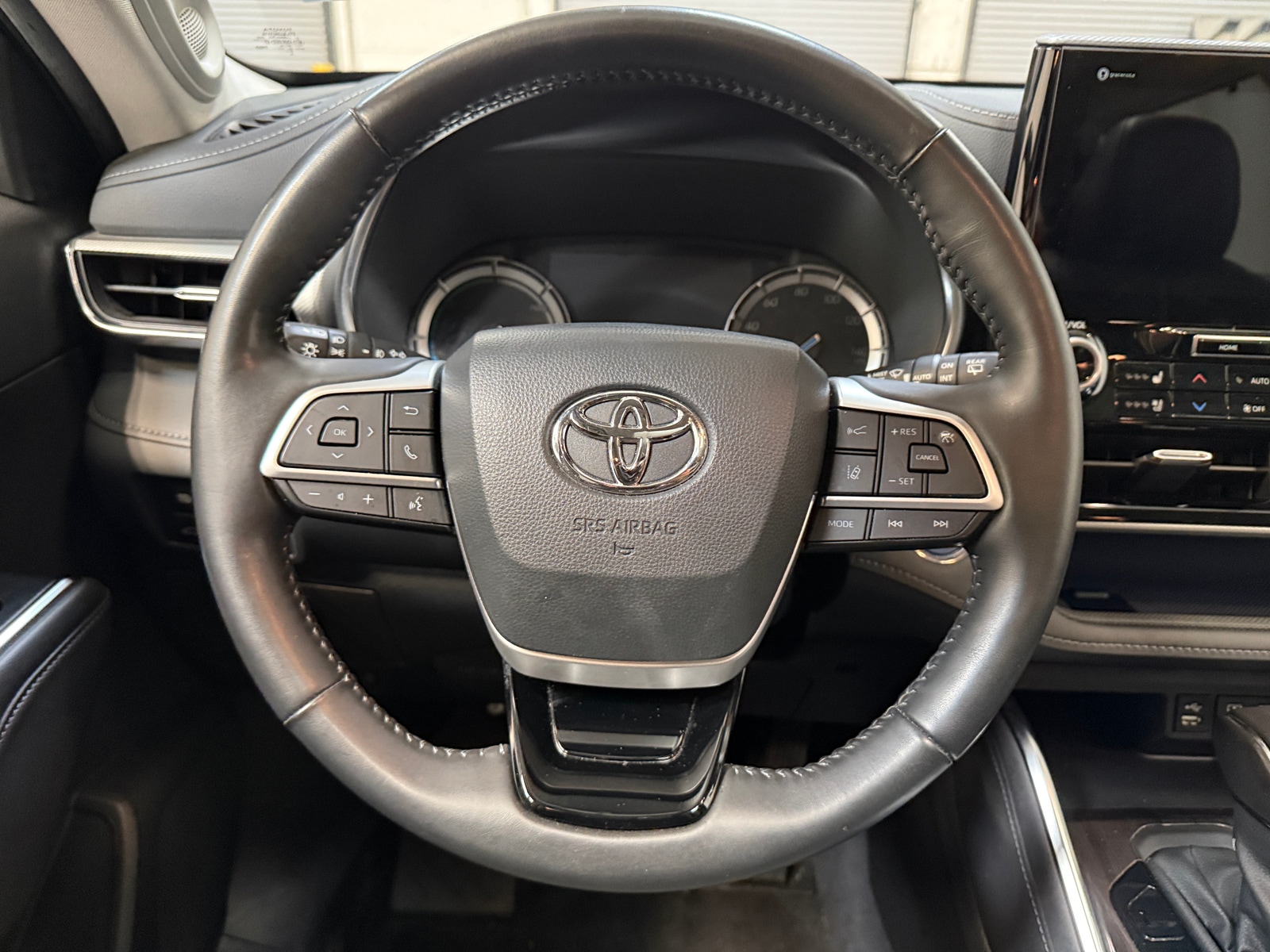 Thumbnail: 2022 Toyota Highlander - 4