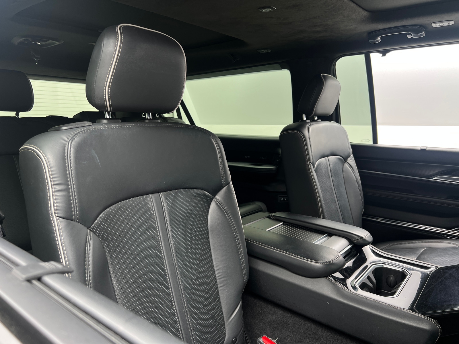 Thumbnail: 2024 Jeep Grand Wagoneer L - 5