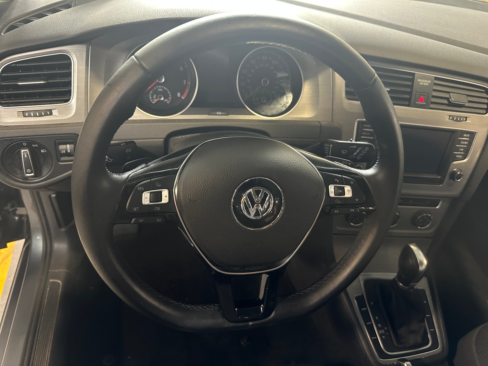 Thumbnail: 2017 Volkswagen e-Golf - 5