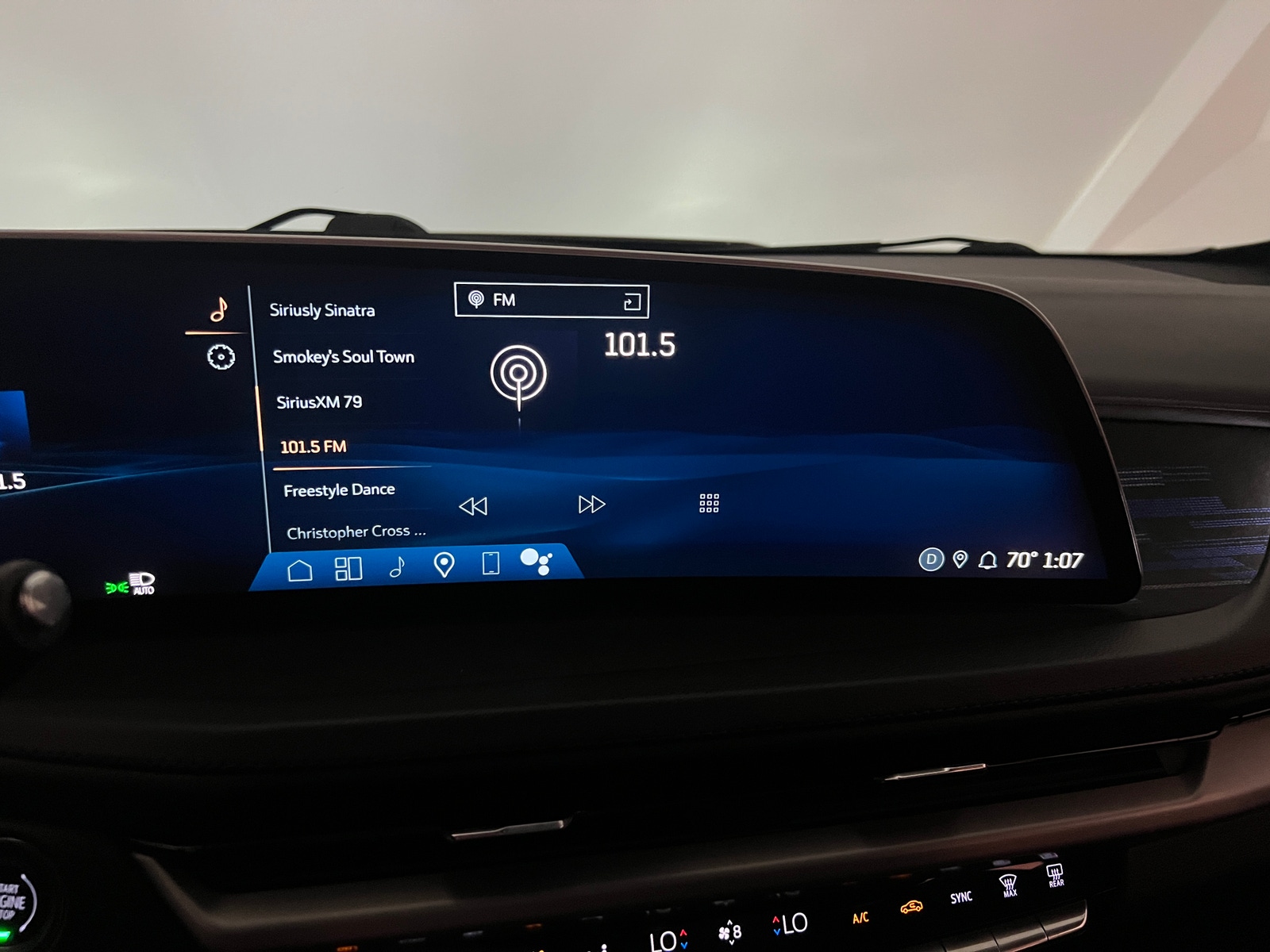 Thumbnail: 2024 Cadillac XT4 - 3