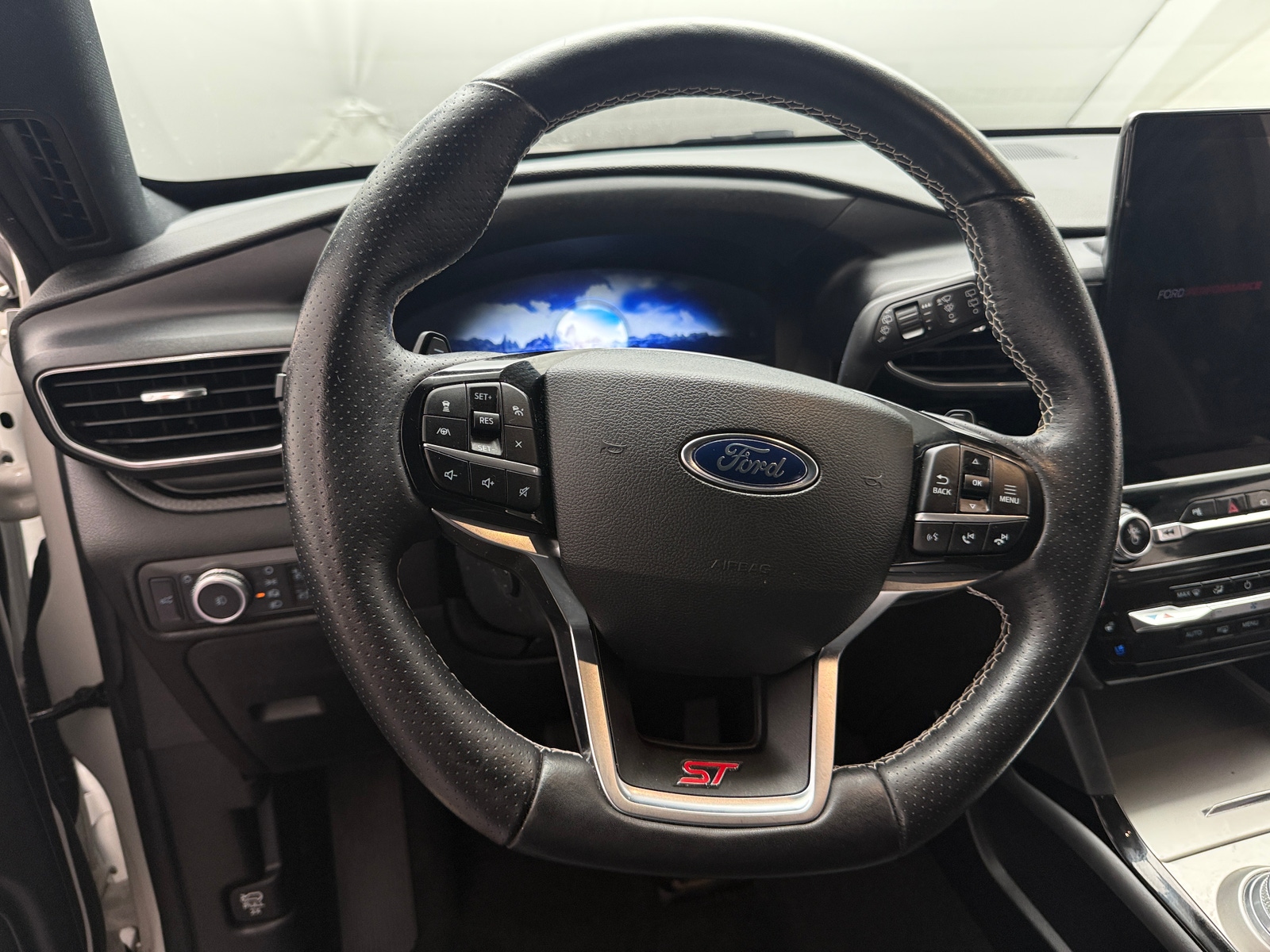 Thumbnail: 2022 Ford Explorer - 4