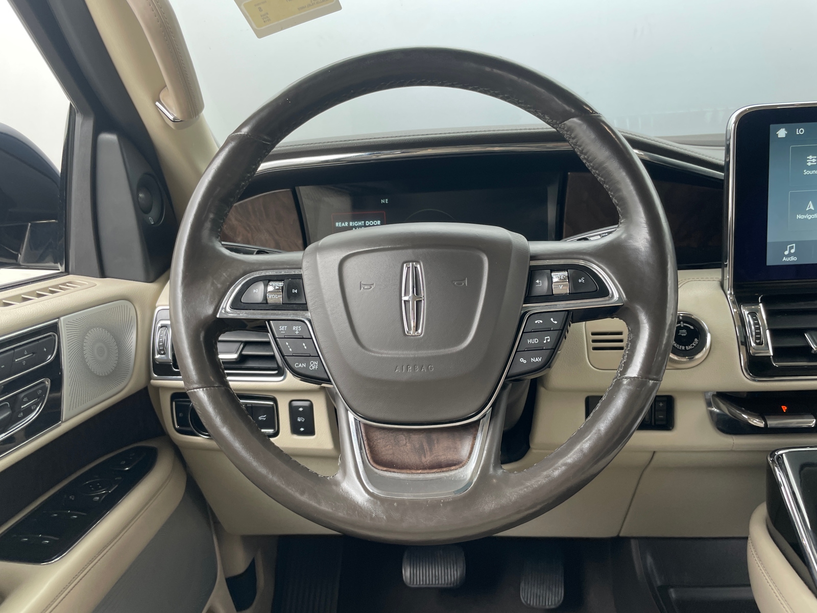 Thumbnail: 2018 Lincoln Navigator L - 4