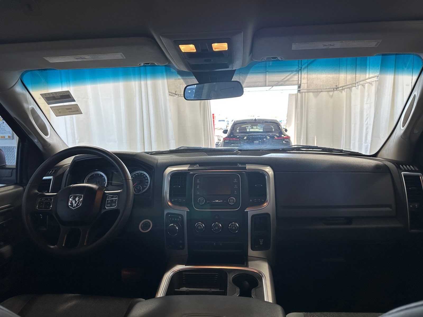 Thumbnail: 2019 RAM 1500 Classic - 3