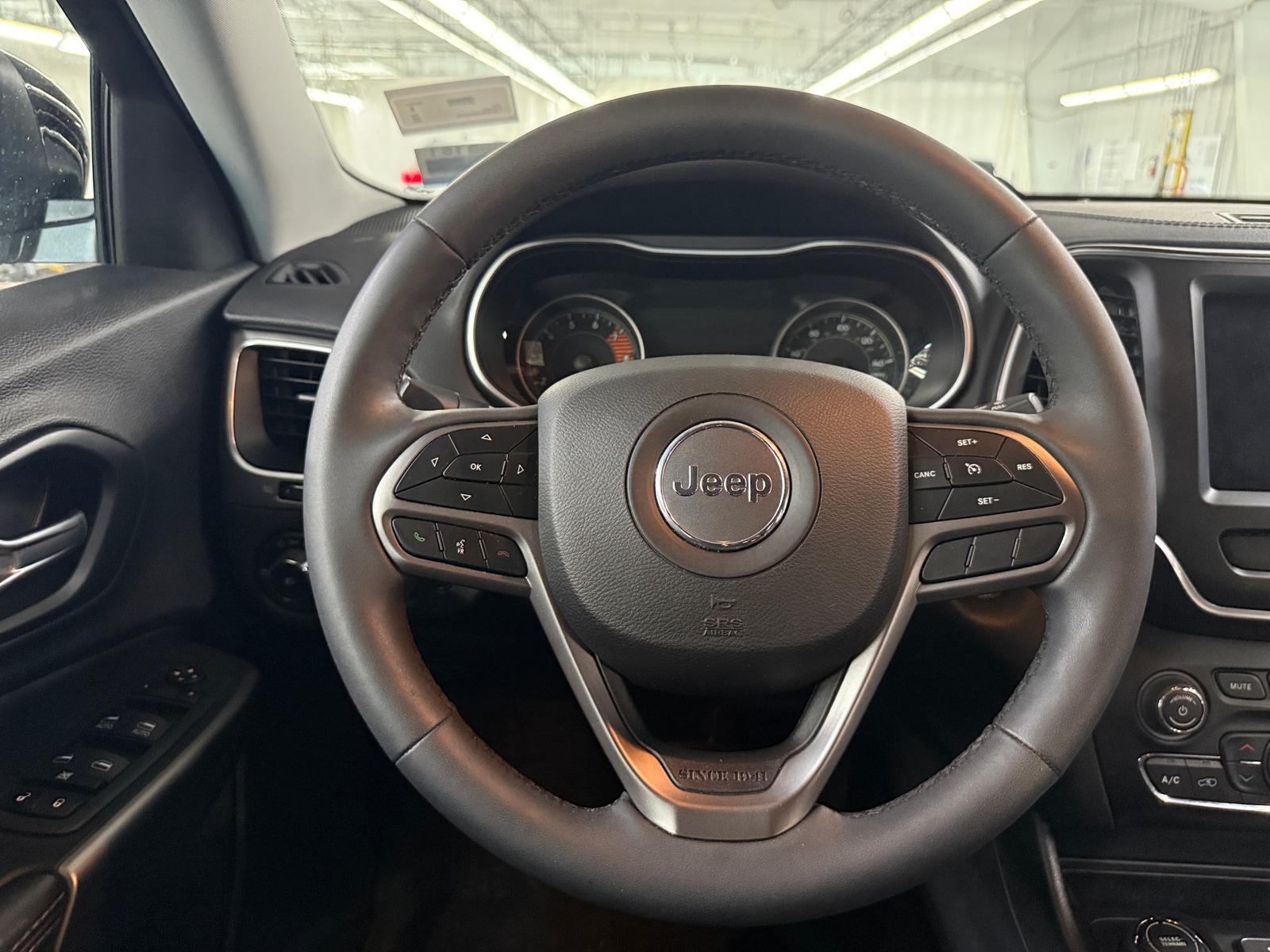 Thumbnail: 2022 Jeep Cherokee - 4