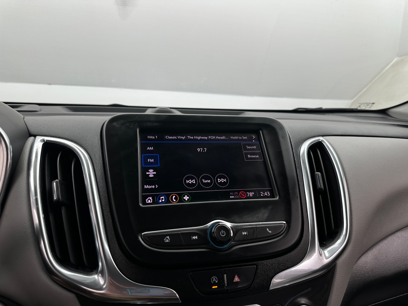 Thumbnail: 2022 Chevrolet Equinox - 4