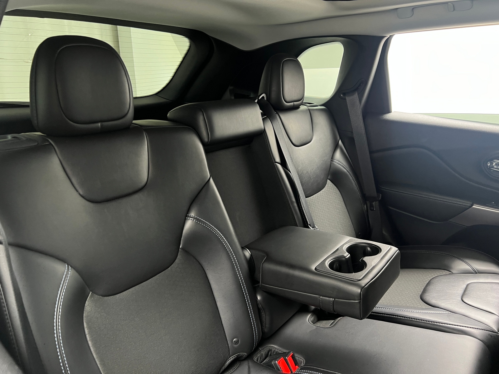 Thumbnail: 2019 Jeep Cherokee - 6