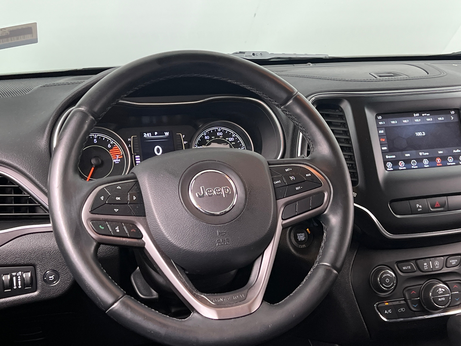 Thumbnail: 2019 Jeep Cherokee - 5
