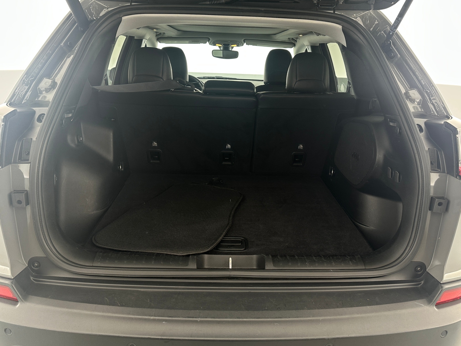 Thumbnail: 2019 Jeep Cherokee - 7