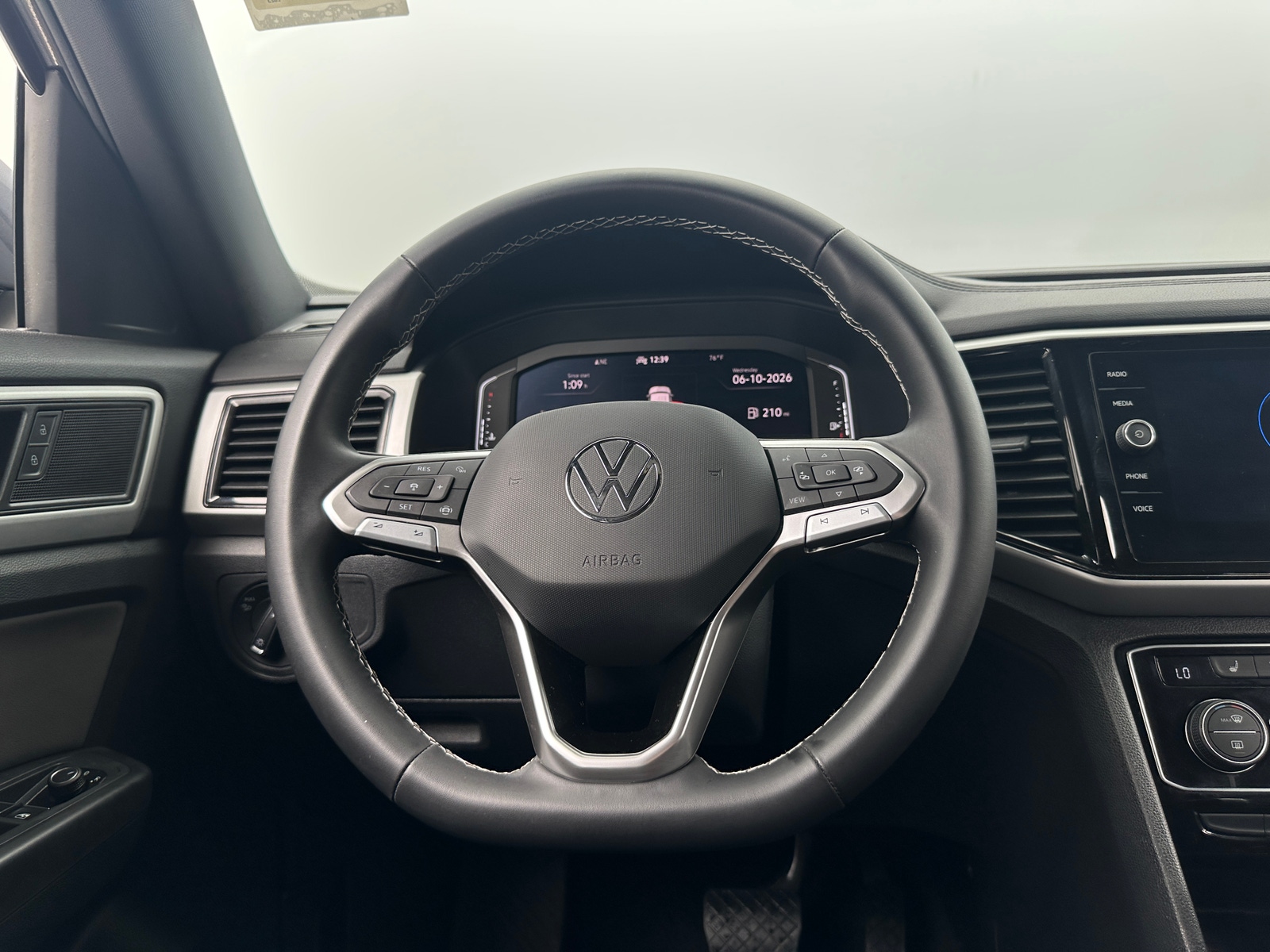 Thumbnail: 2023 Volkswagen Atlas - 4
