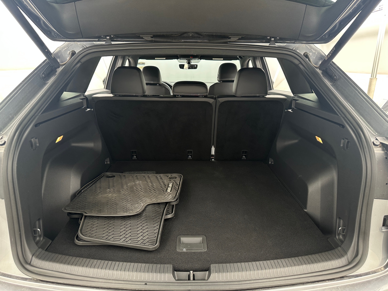 Thumbnail: 2023 Volkswagen Atlas - 6