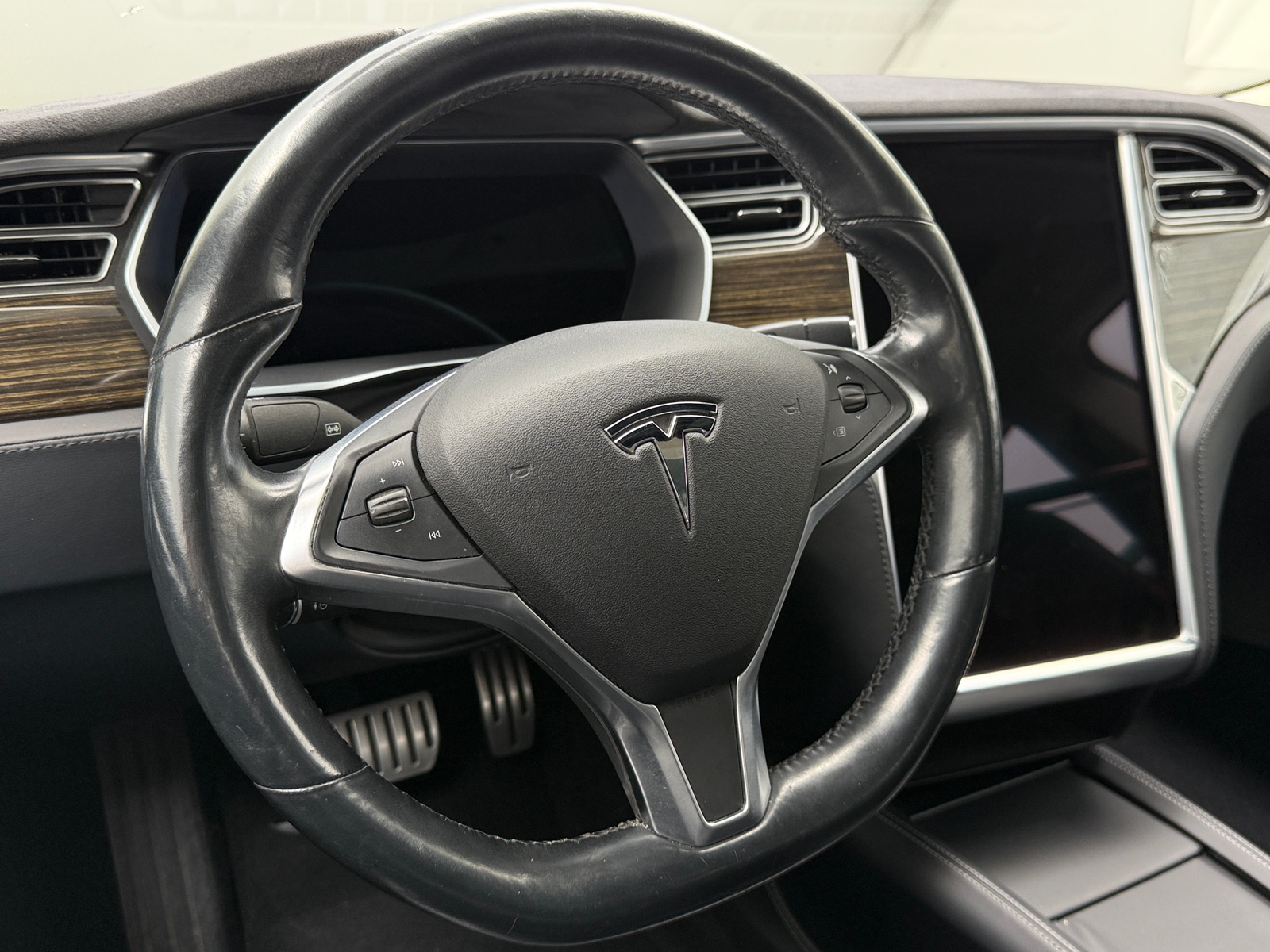 Thumbnail: 2015 Tesla Model S - 4