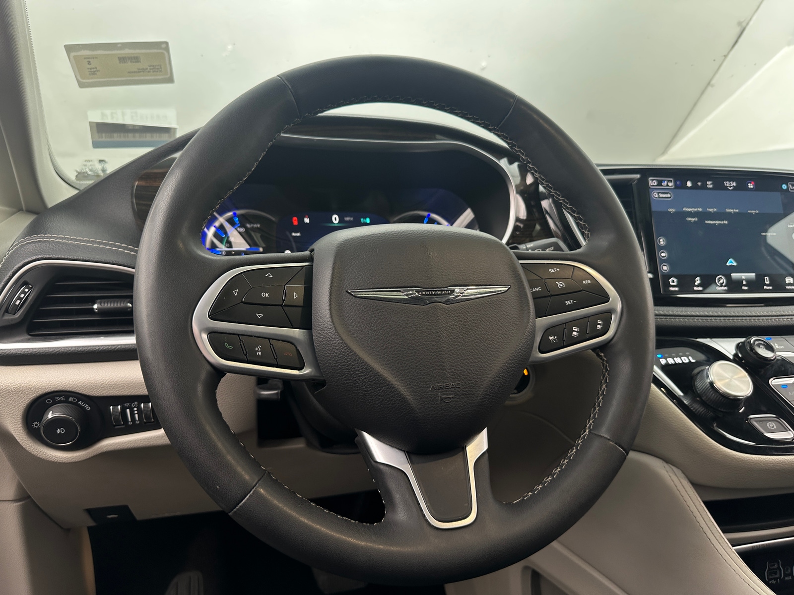 Thumbnail: 2023 Chrysler Pacifica - 4
