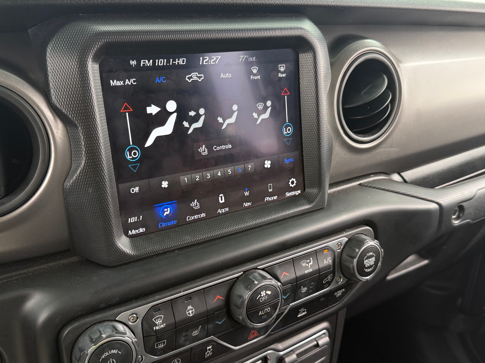 Thumbnail: 2021 Jeep Gladiator - 4