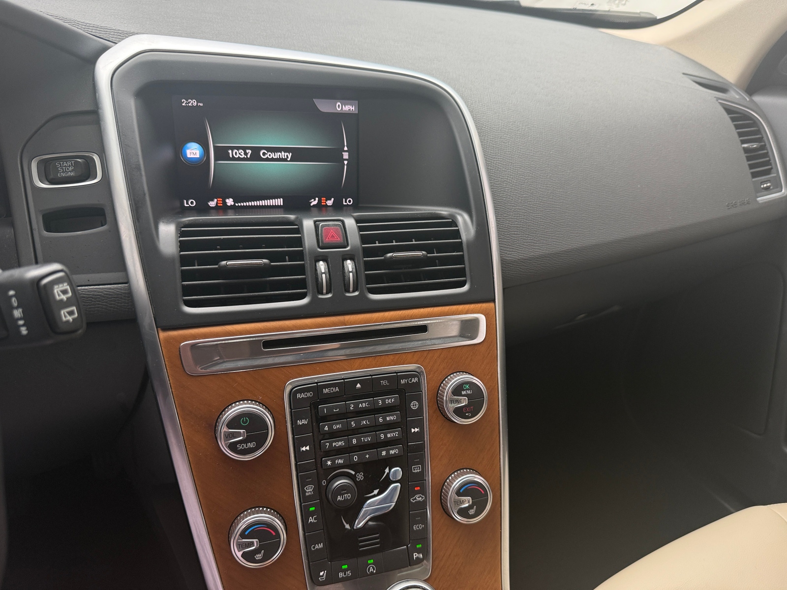 Thumbnail: 2017 Volvo XC60 - 3