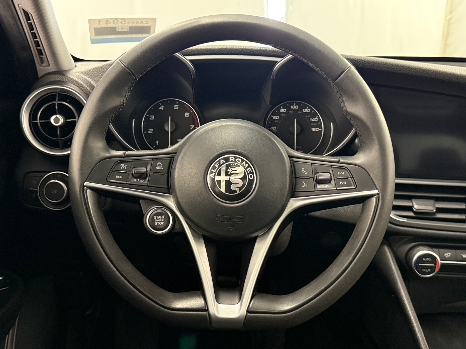 Thumbnail: 2017 Alfa Romeo Giulia - 4