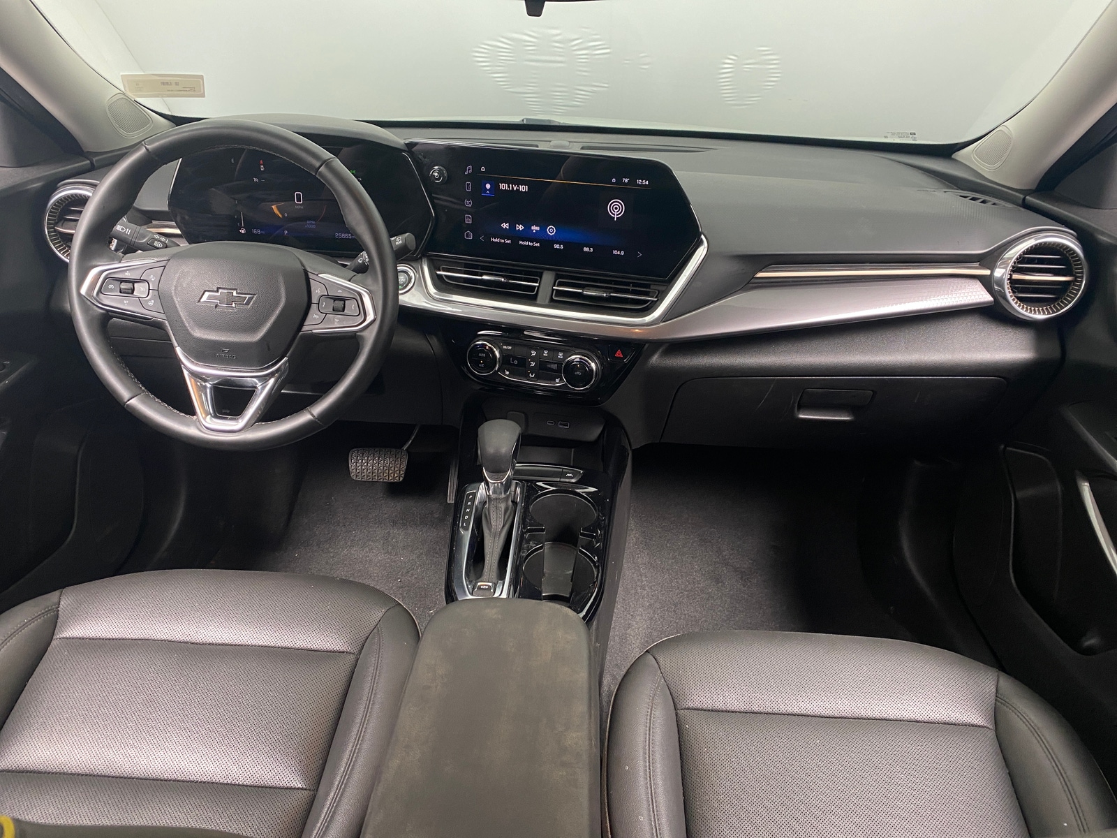 Thumbnail: 2025 Chevrolet Trax - 2