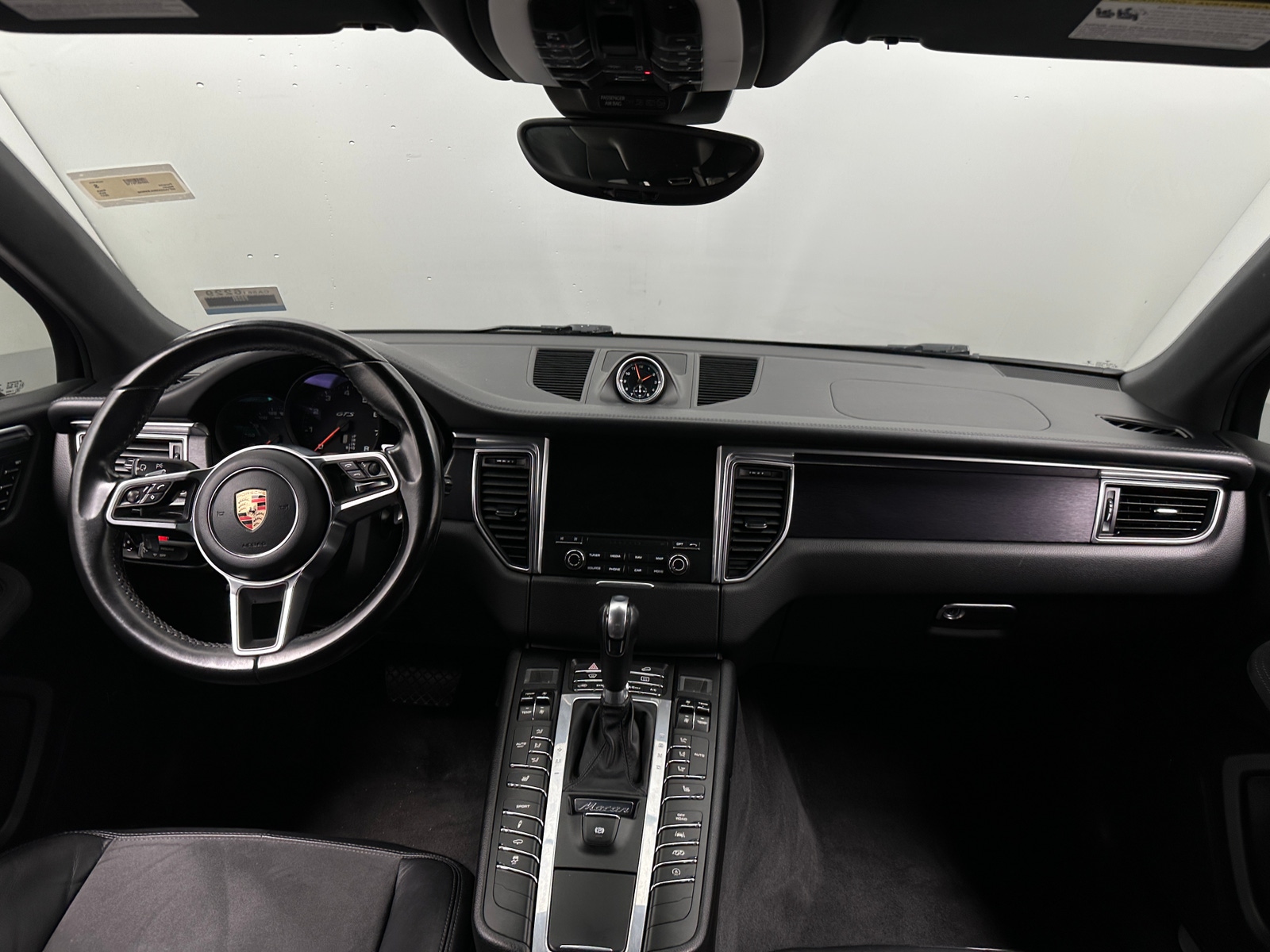 Thumbnail: 2017 Porsche Macan - 2