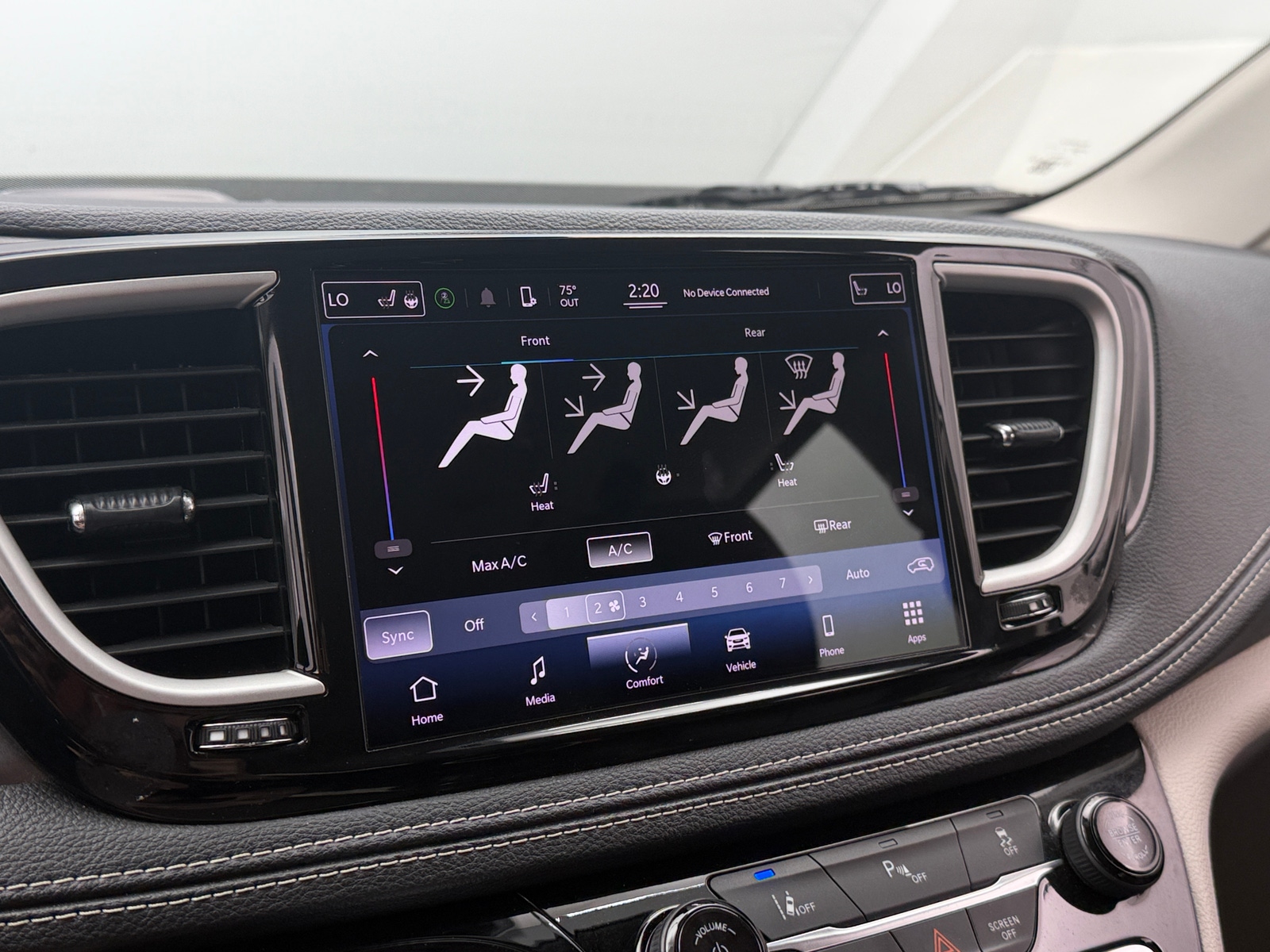 Thumbnail: 2022 Chrysler Pacifica - 3