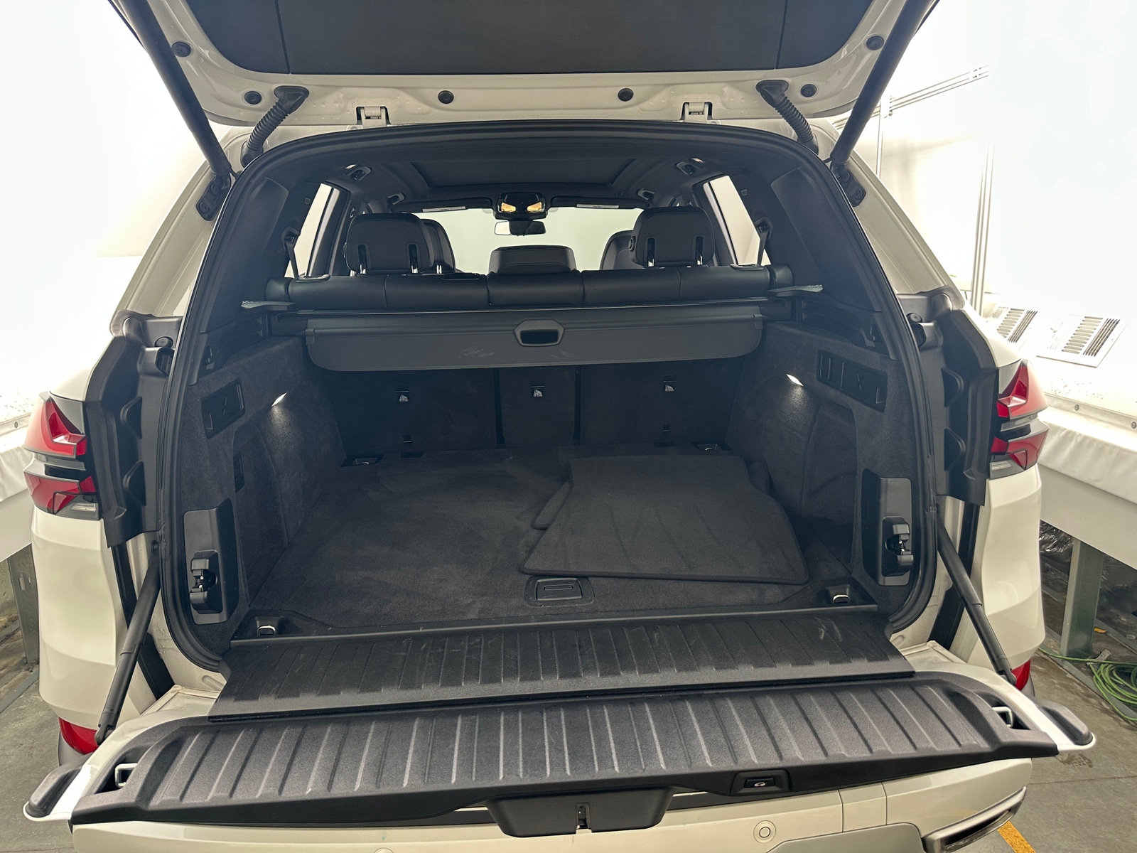 Thumbnail: 2026 BMW X5 - 6