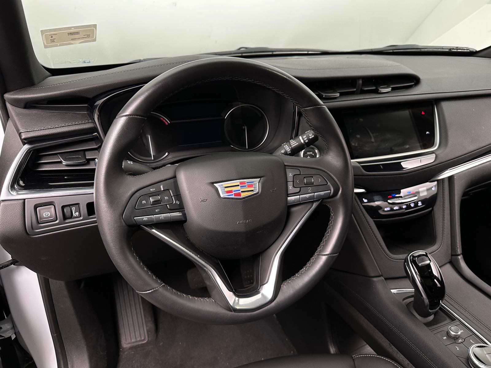 Thumbnail: 2024 Cadillac XT6 - 4