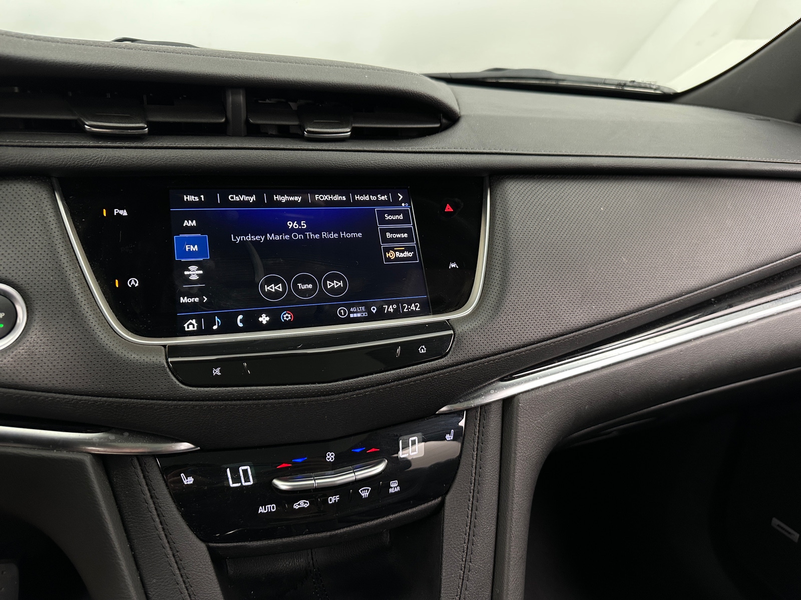 Thumbnail: 2024 Cadillac XT6 - 3