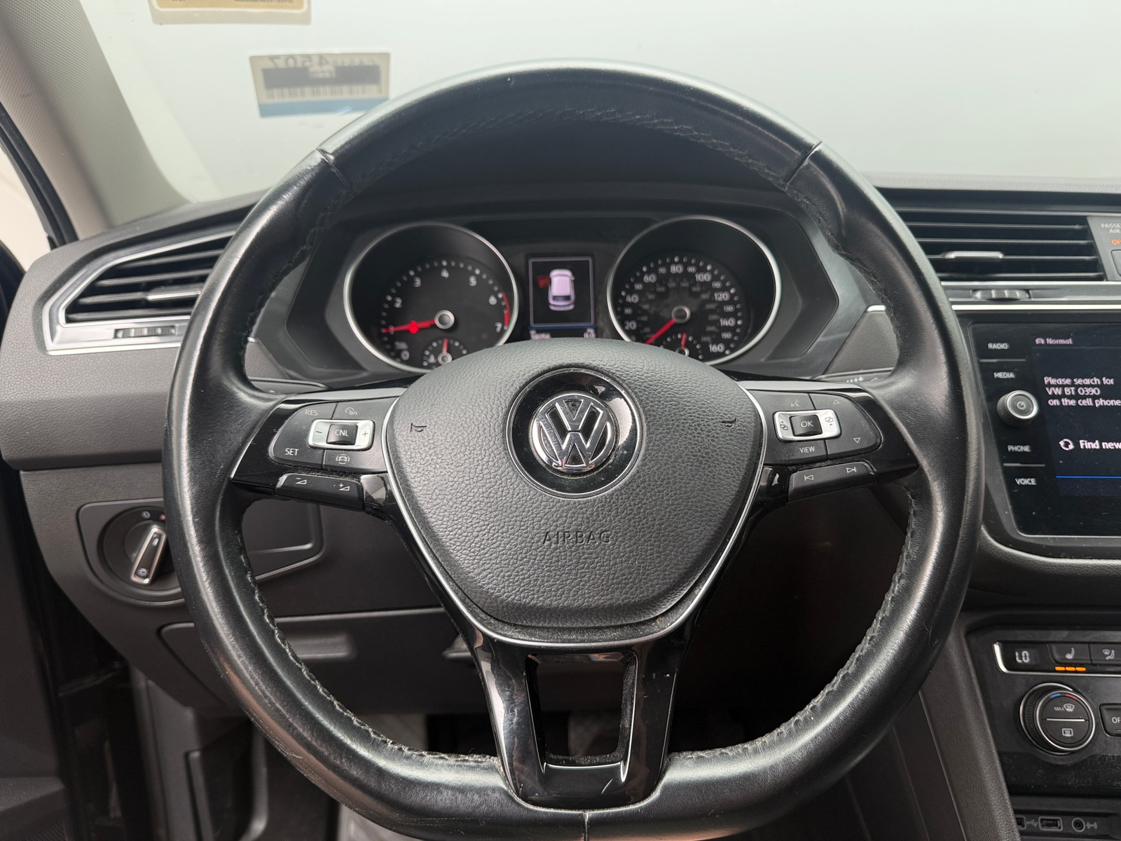 Thumbnail: 2019 Volkswagen Tiguan - 4