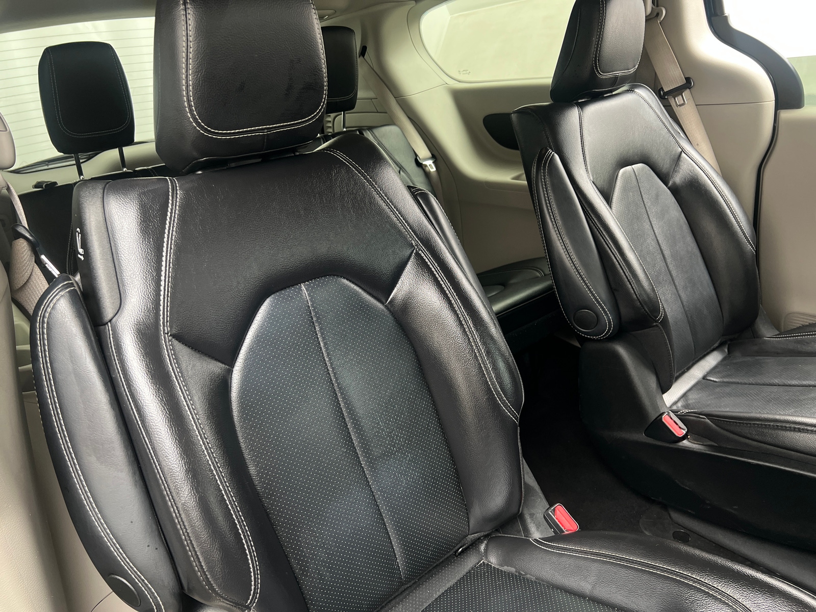Thumbnail: 2022 Chrysler Pacifica - 5