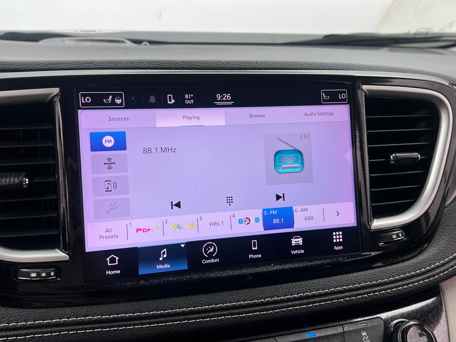 Thumbnail: 2022 Chrysler Pacifica - 3