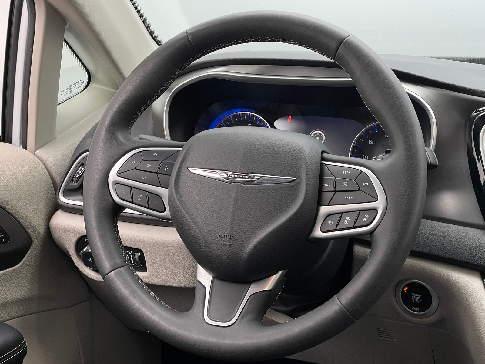 Thumbnail: 2024 Chrysler Pacifica - 4