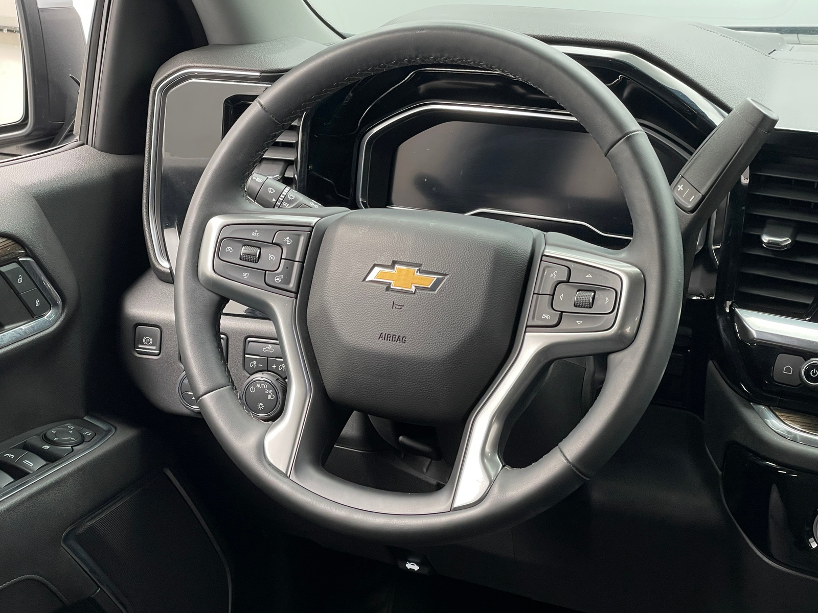 Thumbnail: 2023 Chevrolet Silverado 1500 - 5