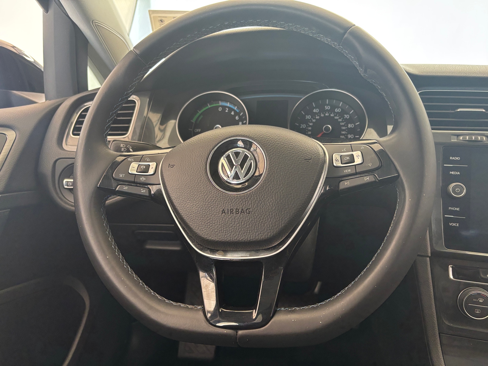 Thumbnail: 2019 Volkswagen e-Golf - 5