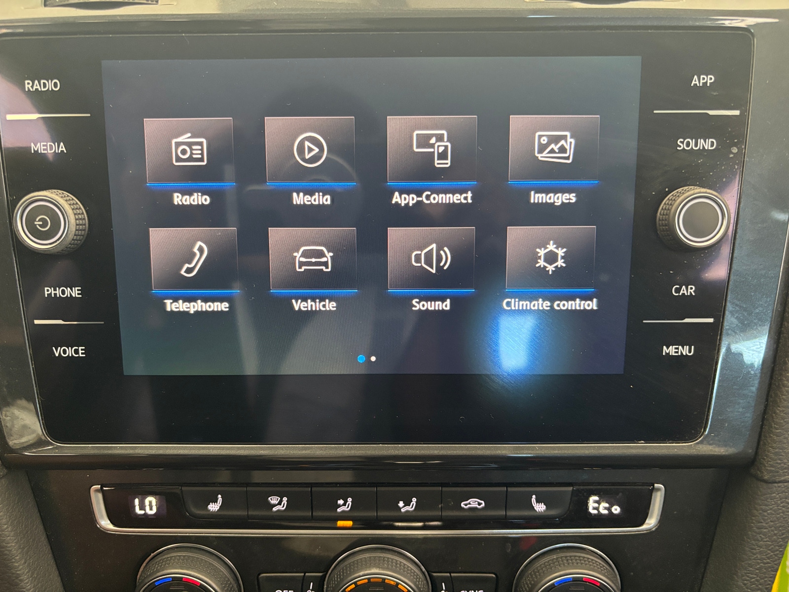 Thumbnail: 2019 Volkswagen e-Golf - 4