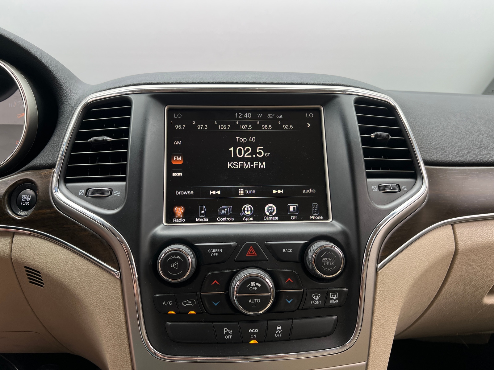 Thumbnail: 2015 Jeep Grand Cherokee - 3