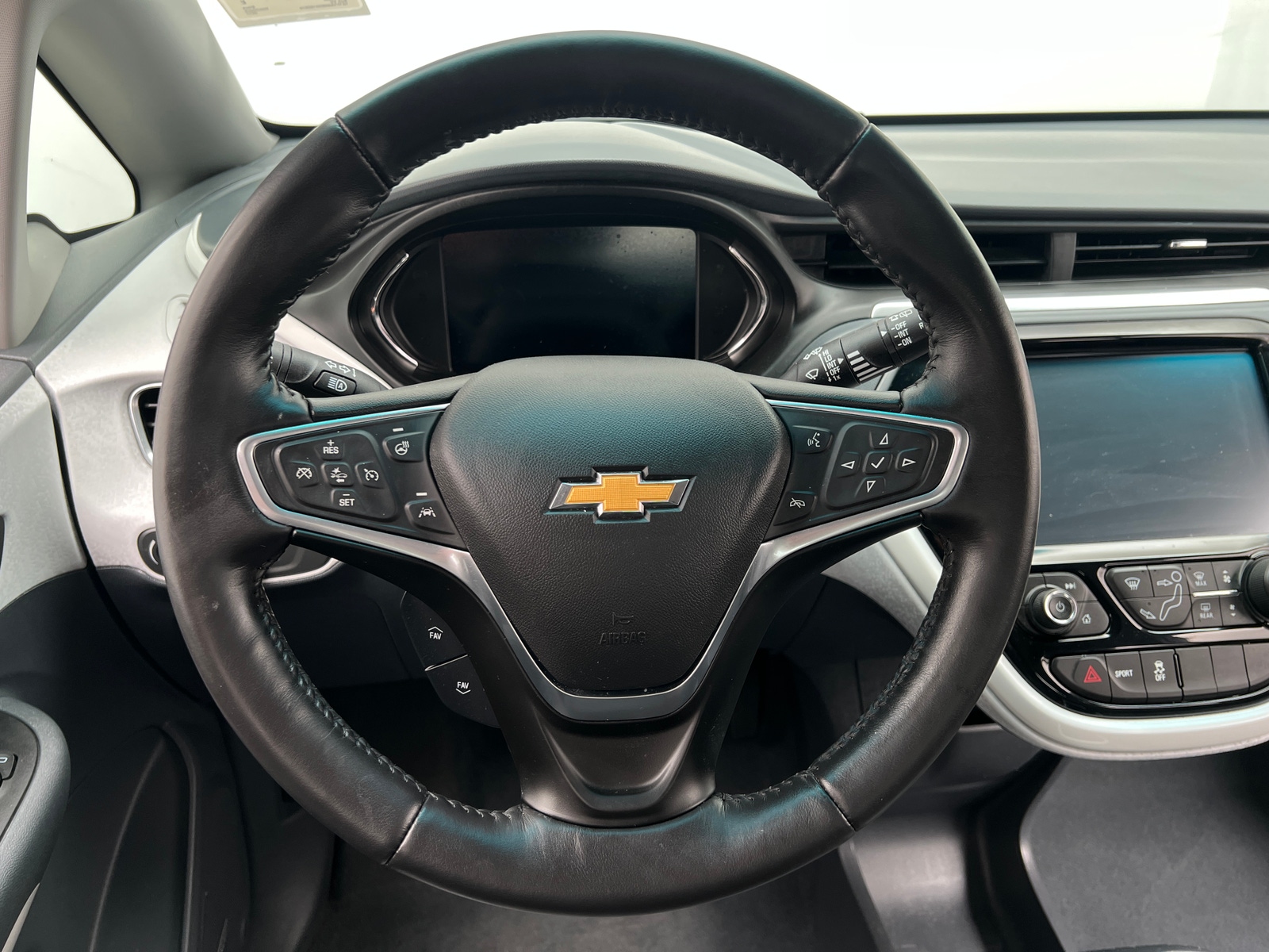 Thumbnail: 2017 Chevrolet Bolt EV - 4