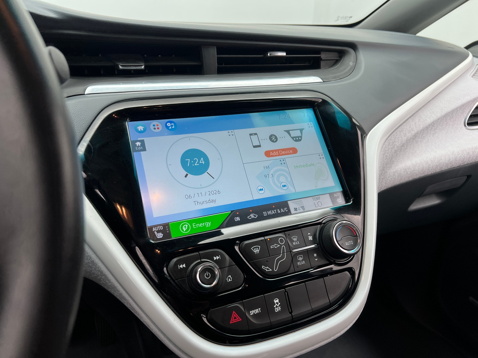 Thumbnail: 2017 Chevrolet Bolt EV - 3