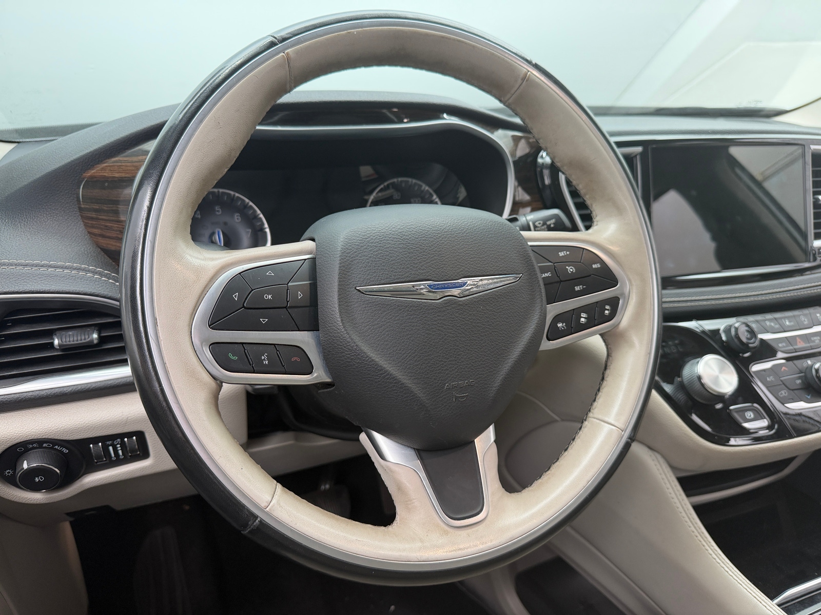 Thumbnail: 2021 Chrysler Pacifica - 4