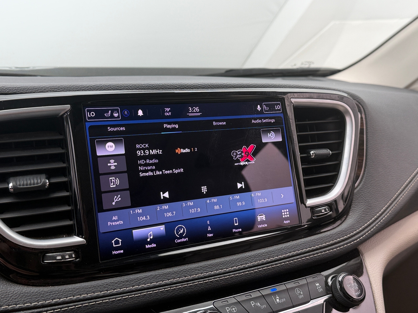 Thumbnail: 2021 Chrysler Pacifica - 3